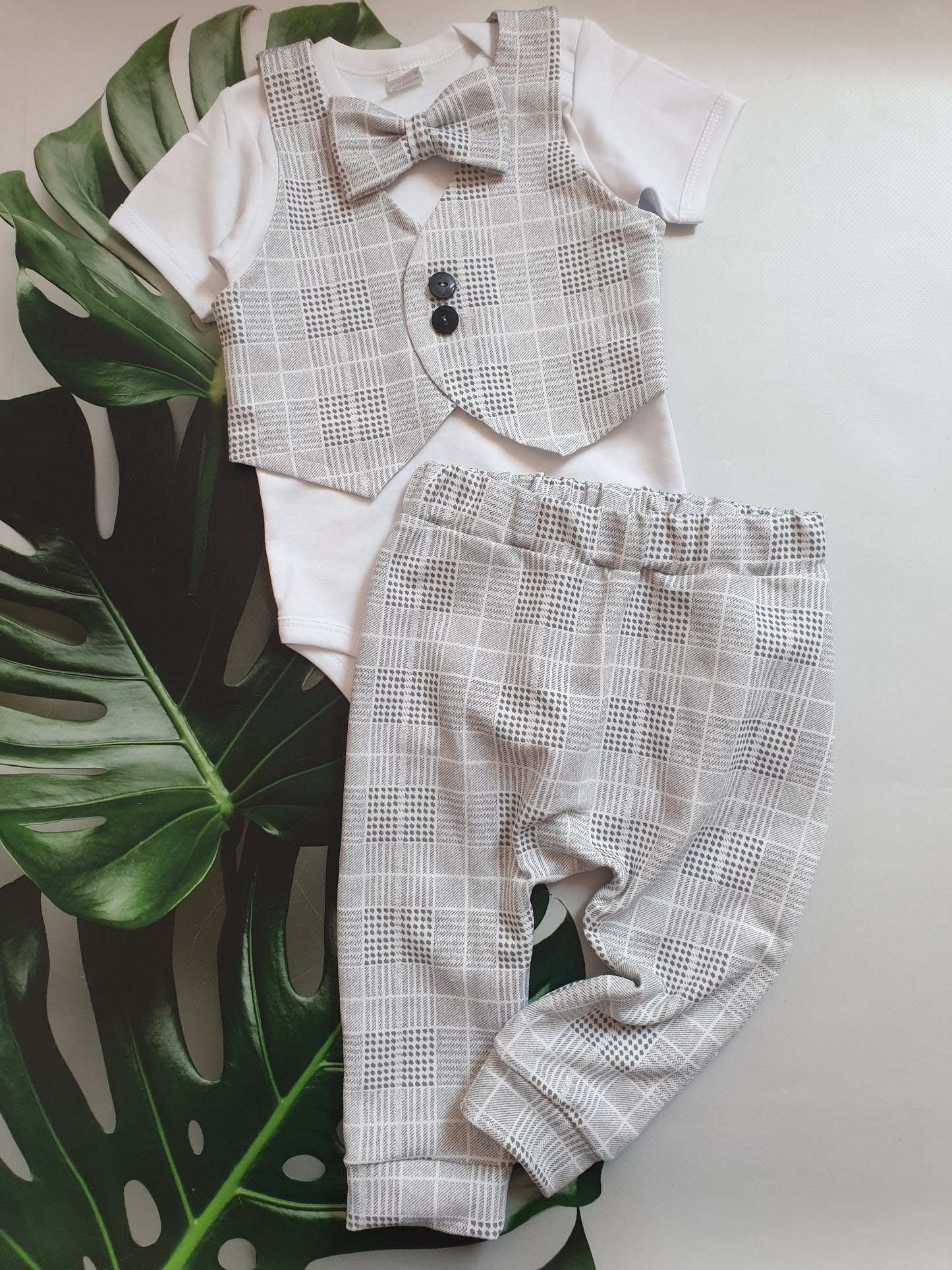 Elegancki komplet dla chłopca – kamizelka w kratę + spodnie | Styl Gentleman Baby