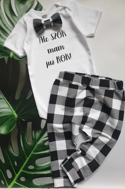 Elegancki komplet dla chłopca roczek sesja zdjęciowa krata beżowa