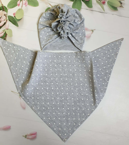 Komplet niemowlęcy Turban z falbaną i Chustka – Szary w białe groszki