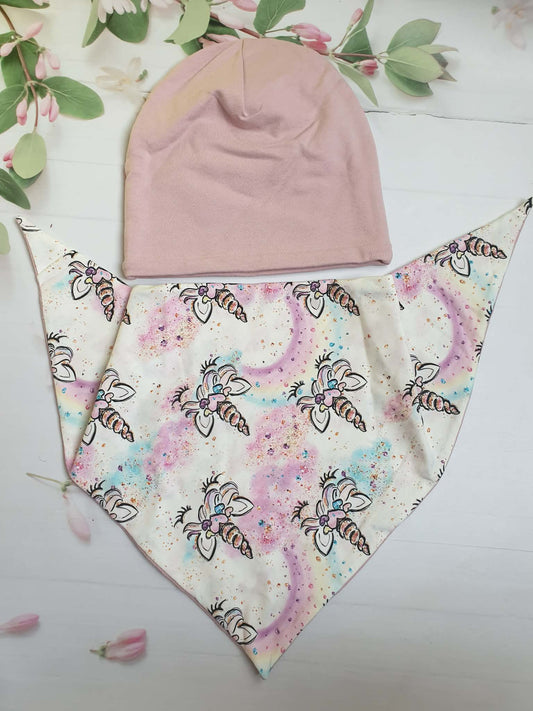 Magiczny Komplet: Różowa Czapeczka i Chustka w Tęczowe Jednorożce