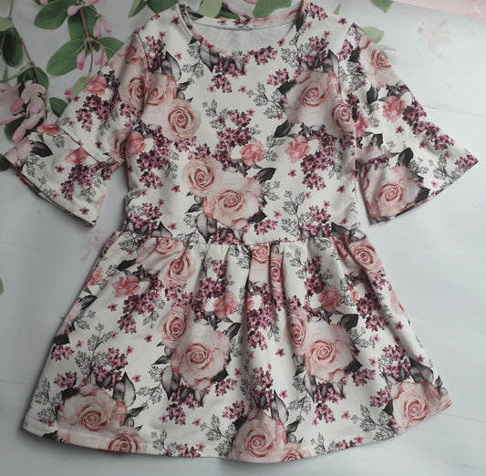 Sukienka dziewczęca w róże z falbankami na rękawach Handmade Premium